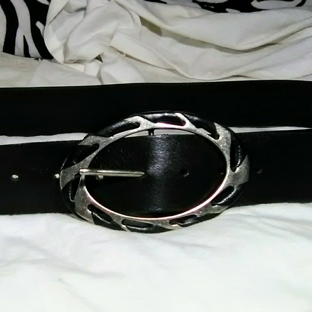 Nine West black leather belt leather-wrap buckle